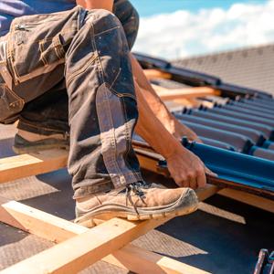 Couvreurs en action à Montlhéry